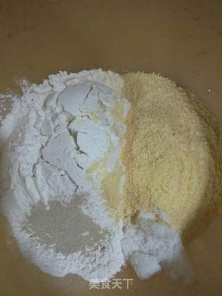 葡萄干玉米面发糕的做法步骤：1