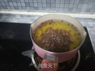 香蕉红豆奶昔的做法步骤:2