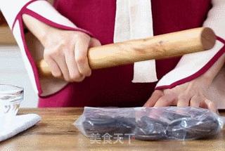 美味香浓的奥利奥冻芝士蛋糕,无需烤箱就能做!的做法步骤:2