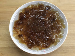 蔓越莓桃胶银耳羹的做法步骤:2