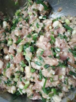 莲藕肉饼的做法步骤:2