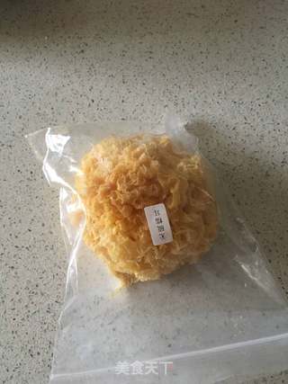 皂角米桃胶炖银耳的做法步骤:3