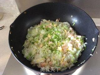 虾仁鸡蛋白菜炒饭,虾仁鸡蛋白菜拌饭的做法步骤:4