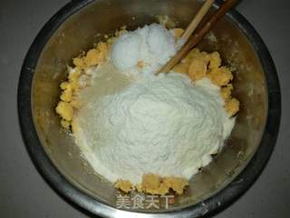 玉米面豆沙水煎包的做法步骤:2