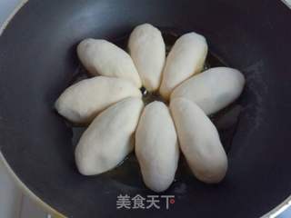 玉米面豆沙水煎包的做法步骤:12