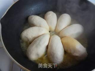 玉米面豆沙水煎包的做法步骤:15