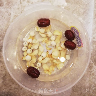 冰糖银耳莲子羹——秋冬美容养颜全靠它的做法步骤:4