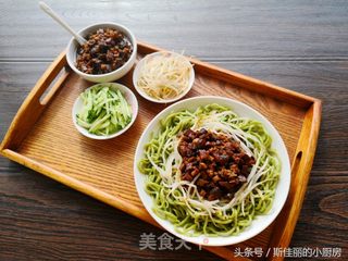 香菇肉酱菠菜面的做法步骤:16