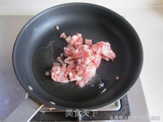 香菇肉酱菠菜面的做法步骤:3