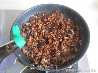香菇肉酱菠菜面的做法步骤:7