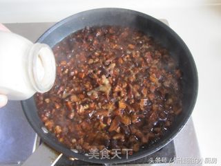 香菇肉酱菠菜面的做法步骤:10