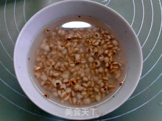 补血养肺红枣莲子薏米粥的做法步骤:3