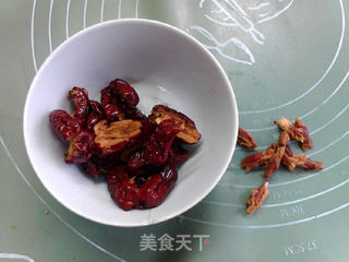补血养肺红枣莲子薏米粥的做法步骤:4