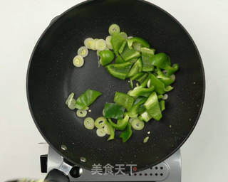 青椒炒鸡蛋的做法步骤:6