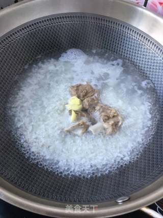 香菜排骨石斛粥的做法步骤:5