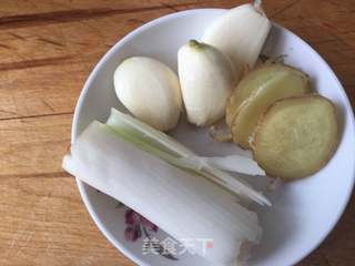 新疆大盘鸡的做法步骤:3