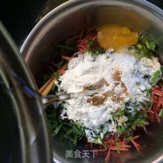 香菜胡萝卜丸的做法步骤:6