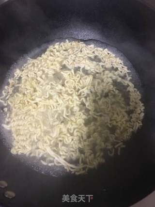 煮火鸡面的做法步骤：1