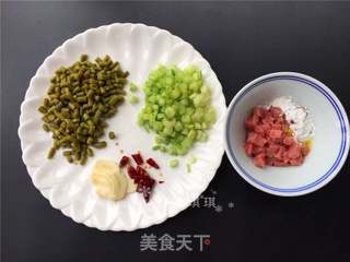 泡豇豆炒牛肉粒的做法步骤:2