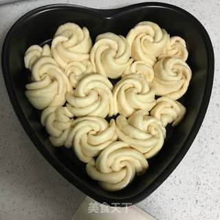 心形玫瑰花面包的做法步骤:10