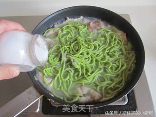 财鱼菠菜面的做法步骤:12