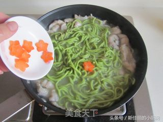 财鱼菠菜面的做法步骤:13