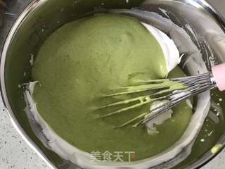 海盐菠菜戚风的做法步骤:11