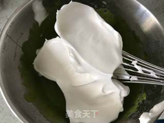 海盐菠菜戚风的做法步骤:10