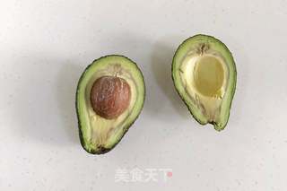 牛油果香蕉思慕雪的做法步骤:2