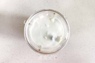 牛油果香蕉思慕雪的做法步骤:4