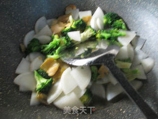 榨菜西兰花炒萝卜的做法步骤：5