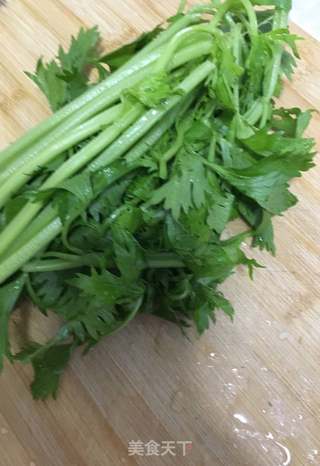 猪肉芹菜馅饺子的做法步骤:7