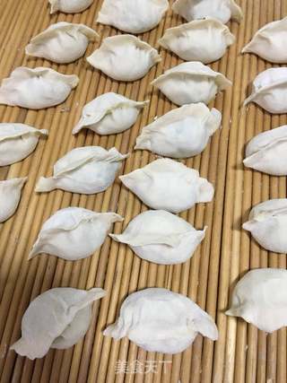 猪肉芹菜馅饺子的做法步骤:16