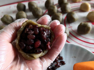绿豆沙蜜豆月饼的做法步骤:6