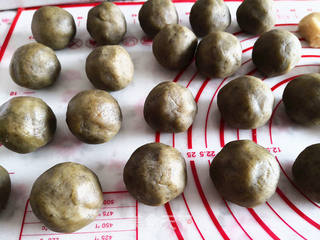 绿豆沙蜜豆月饼的做法步骤:7