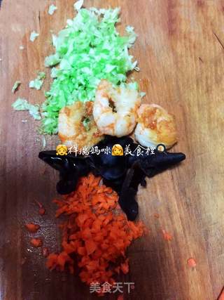 祥瑞餐桌大虾胡萝卜儿童水饺的做法步骤:5