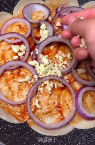 家庭版饺子皮披萨的做法步骤:5