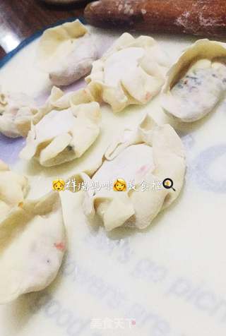 祥瑞餐桌大虾胡萝卜儿童水饺的做法步骤:11