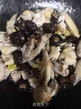 生姜香菇炒鸡块的做法步骤:4