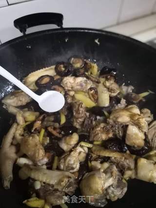 生姜香菇炒鸡块的做法步骤:5