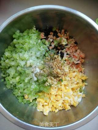 芹菜鸡蛋水饺的做法步骤:6