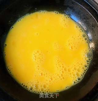 蝴蝶虾蒸蛋羹的做法步骤:2
