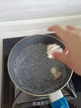 海木耳虾皮小馄饨的做法步骤:2