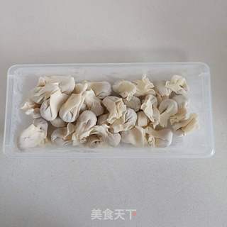 海木耳虾皮小馄饨的做法步骤：1