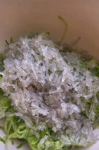鸡蛋粉丝萝卜馅饼的做法步骤:5