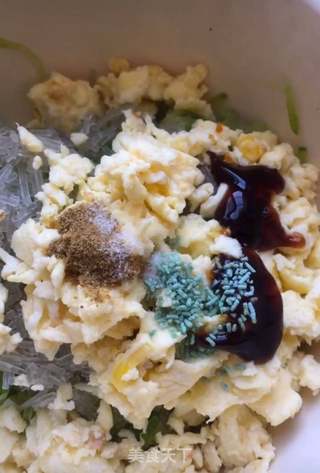 鸡蛋粉丝萝卜馅饼的做法步骤:7