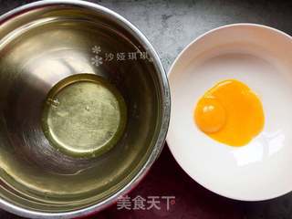 万圣节鬼脸杯子蛋糕的做法步骤:2