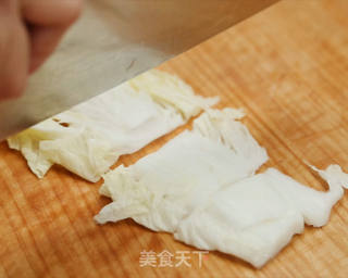 白菜炖豆腐的做法步骤:2