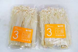 红油金针菇的做法步骤：1