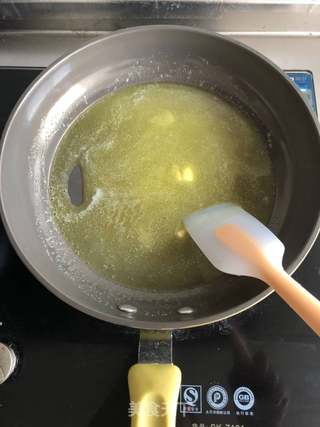 蔓越莓花生牛扎糖的做法步骤:2